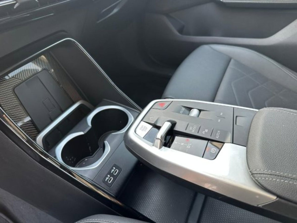 BMW X1 sDrive18d xLine Plus (10)