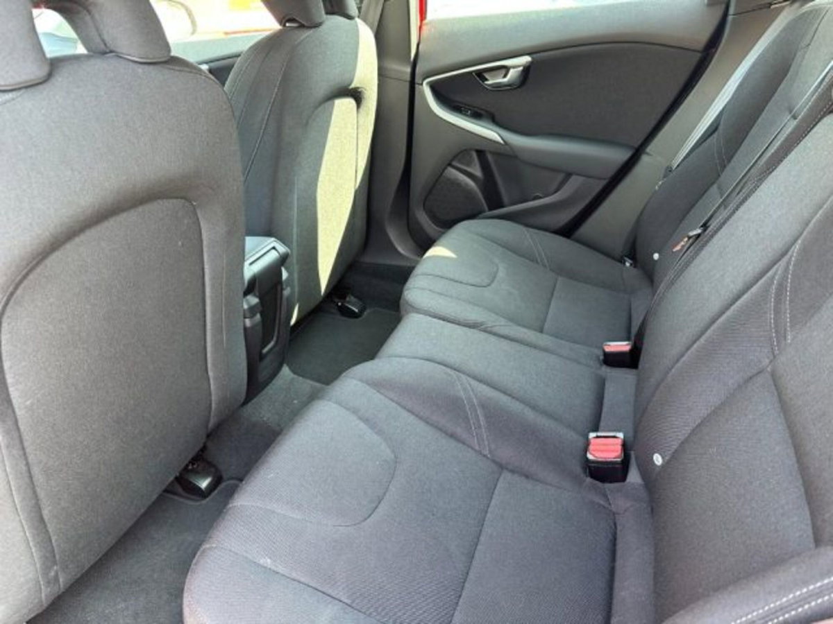 Volvo V40 D2 Momentum (10)