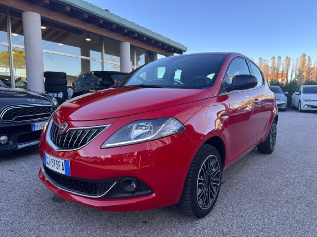 Lancia Ypsilon 1.0 FireFly 5 porte S&S Hybrid Ecochic Silver