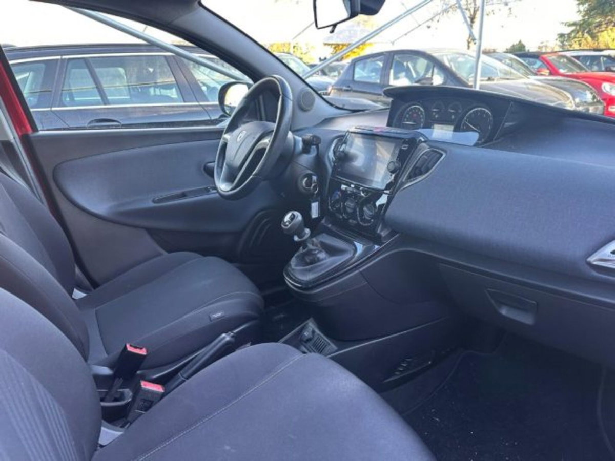 Lancia Ypsilon 1.0 FireFly 5 porte S&S Hybrid Ecochic Silver (13)