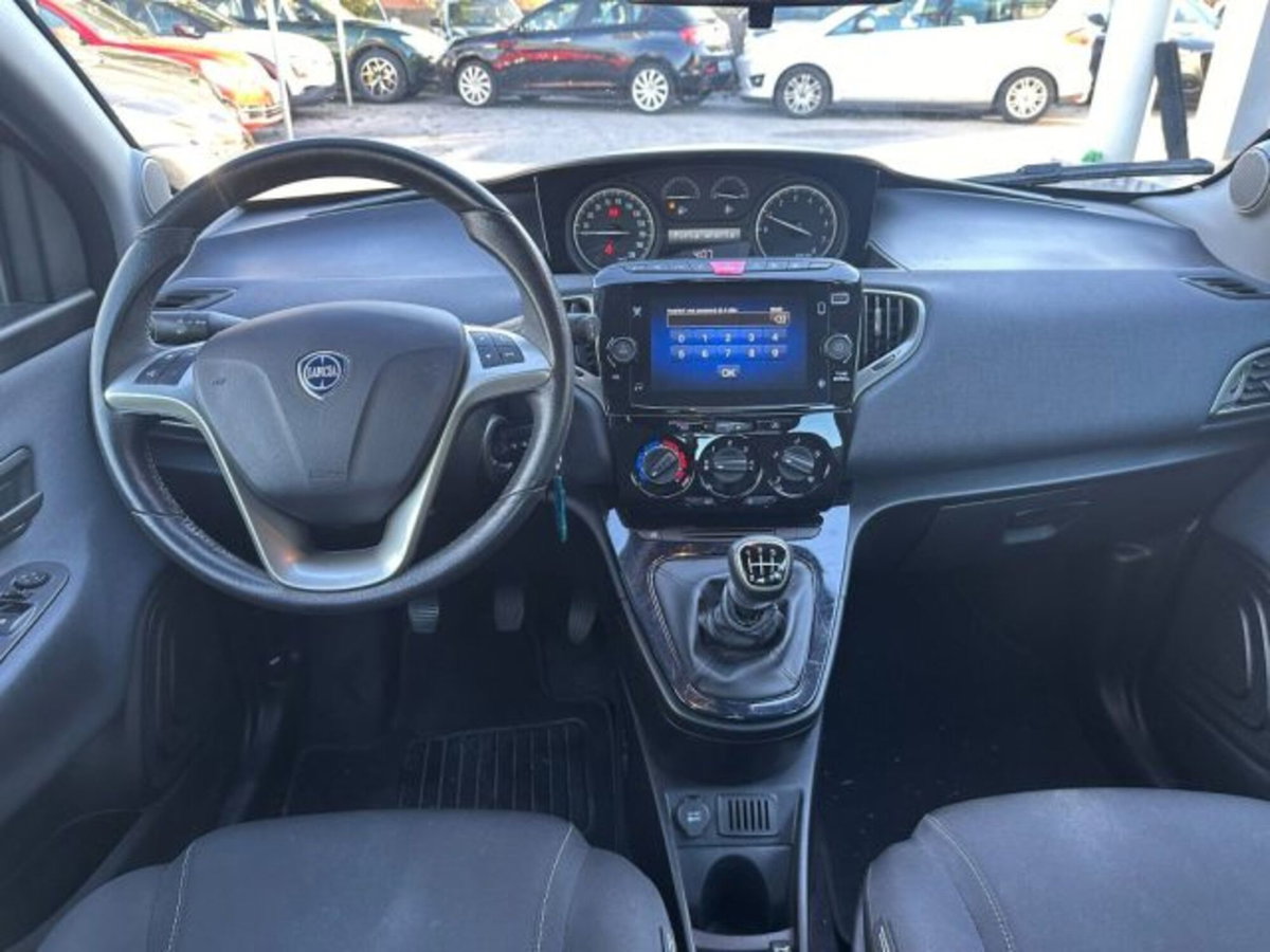 Lancia Ypsilon 1.0 FireFly 5 porte S&S Hybrid Ecochic Silver (14)