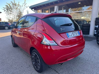 Lancia Ypsilon 1.0 FireFly 5 porte S&S Hybrid Ecochic Silver (2)