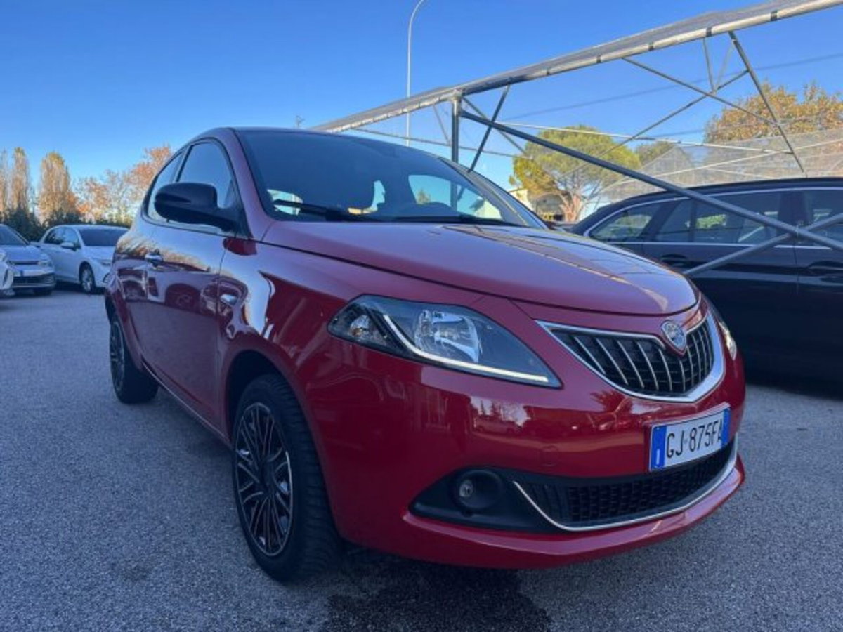 Lancia Ypsilon 1.0 FireFly 5 porte S&S Hybrid Ecochic Silver (3)