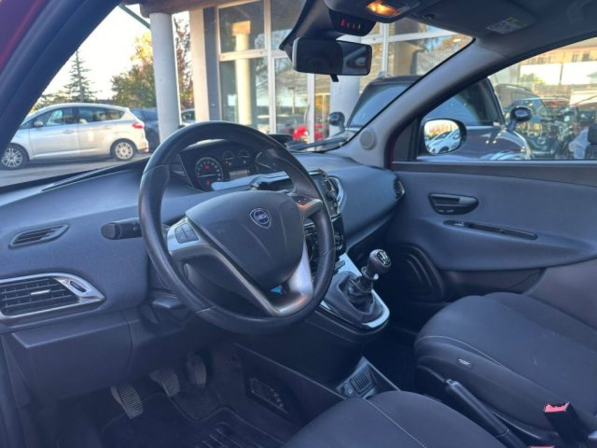 Lancia Ypsilon 1.0 FireFly 5 porte S&S Hybrid Ecochic Silver (4)