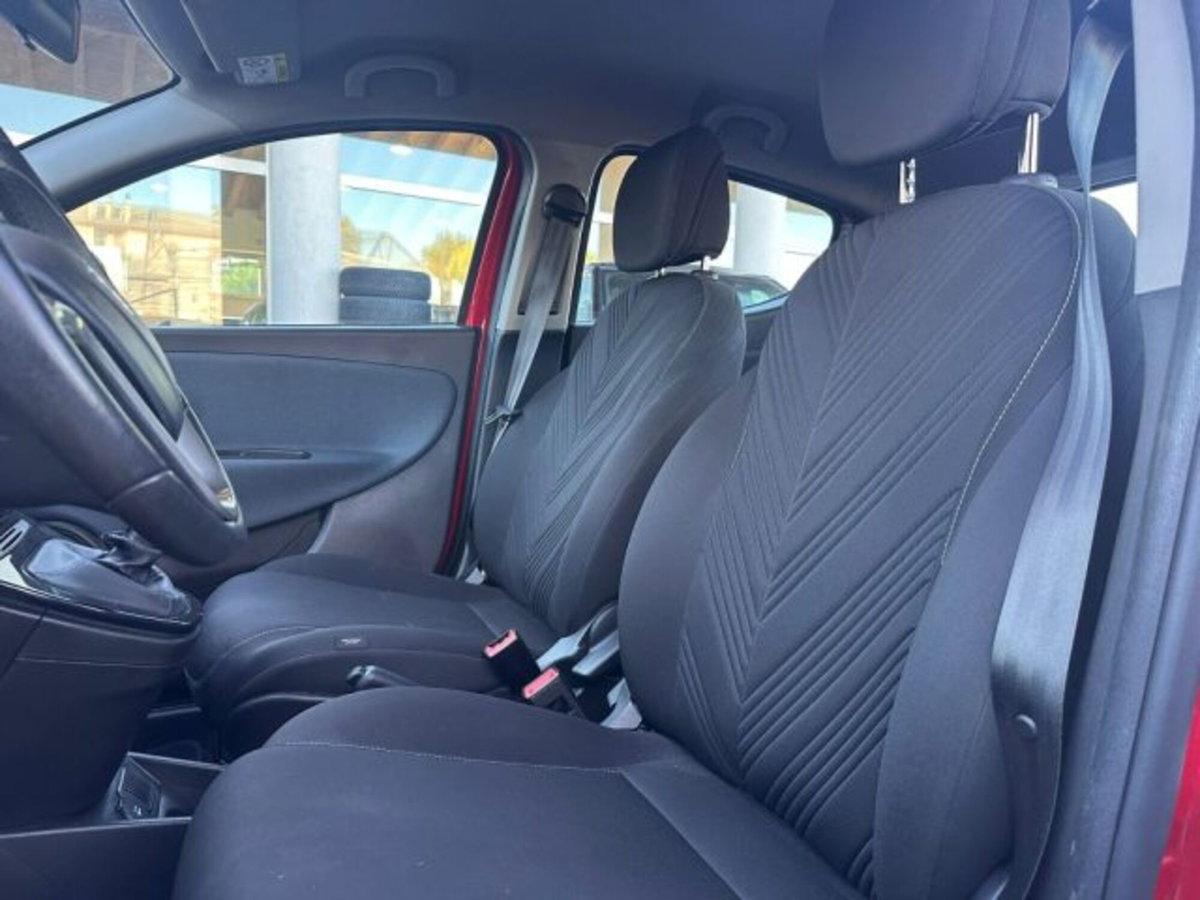 Lancia Ypsilon 1.0 FireFly 5 porte S&S Hybrid Ecochic Silver (5)