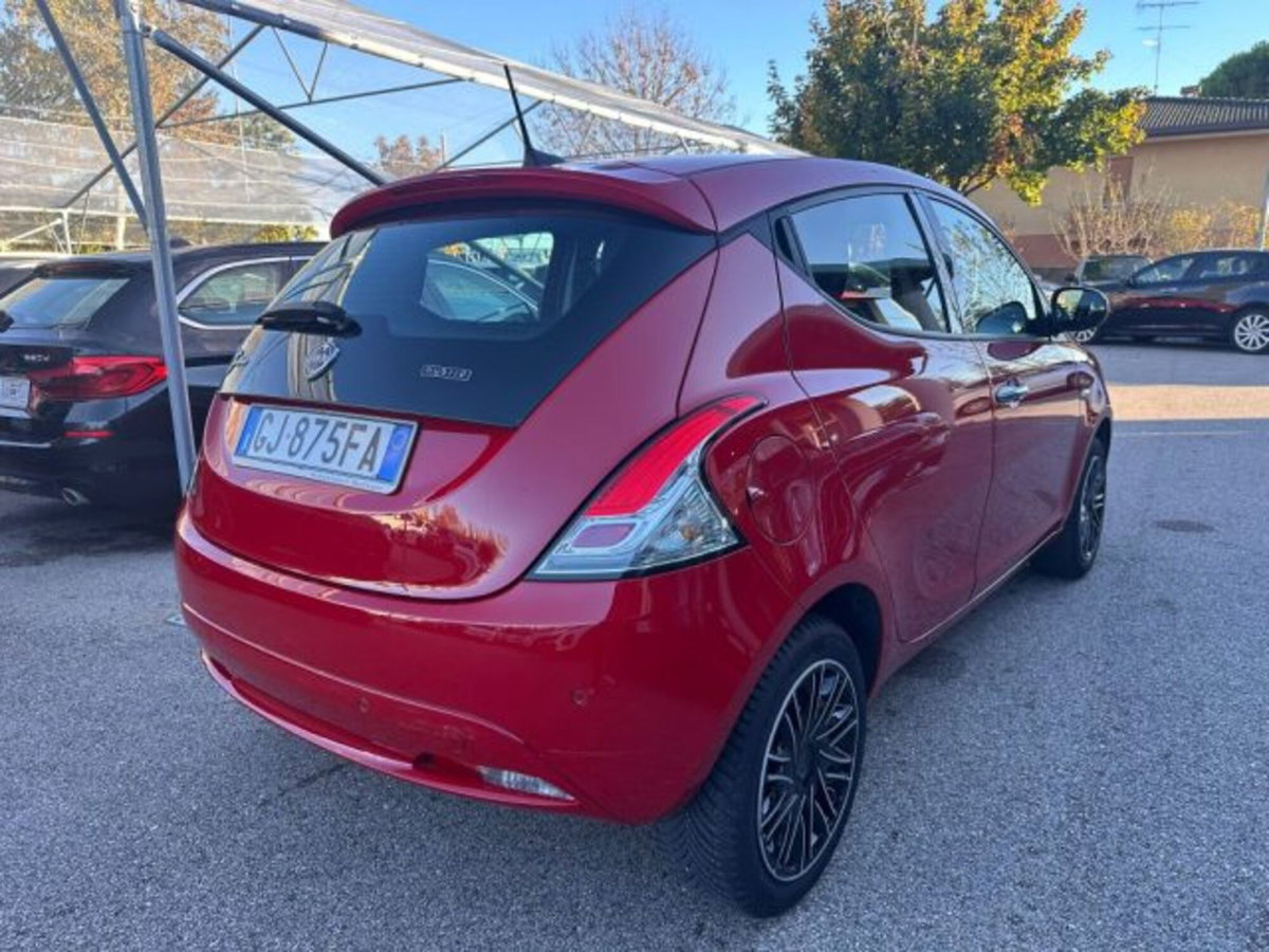 Lancia Ypsilon 1.0 FireFly 5 porte S&S Hybrid Ecochic Silver (7)