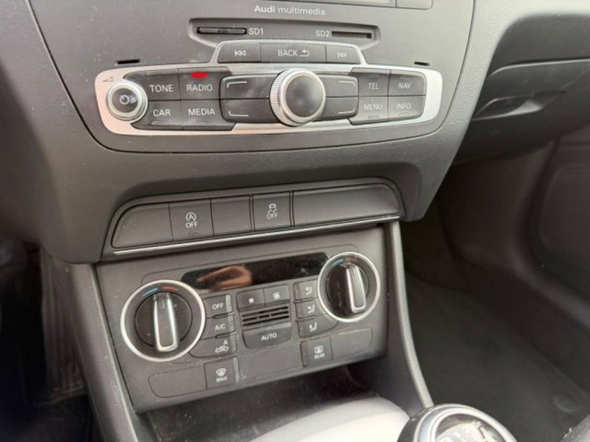 Audi Q3 2.0 TDI 120 CV Business (11)