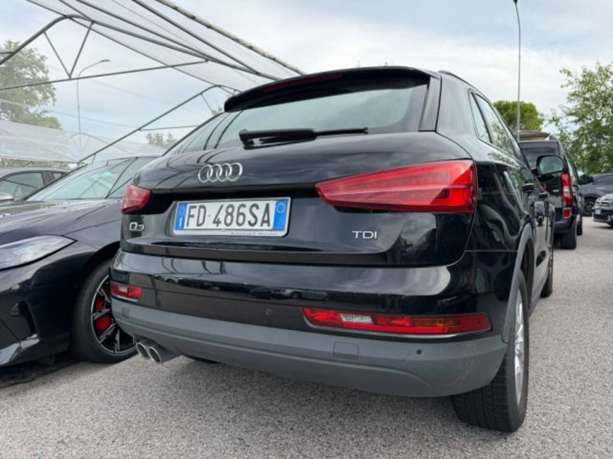 Audi Q3 2.0 TDI 120 CV Business (3)