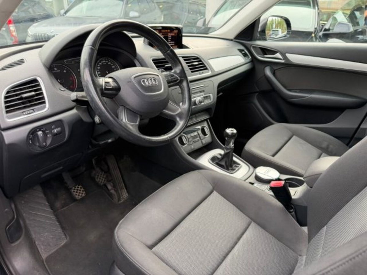 Audi Q3 2.0 TDI 120 CV Business (6)