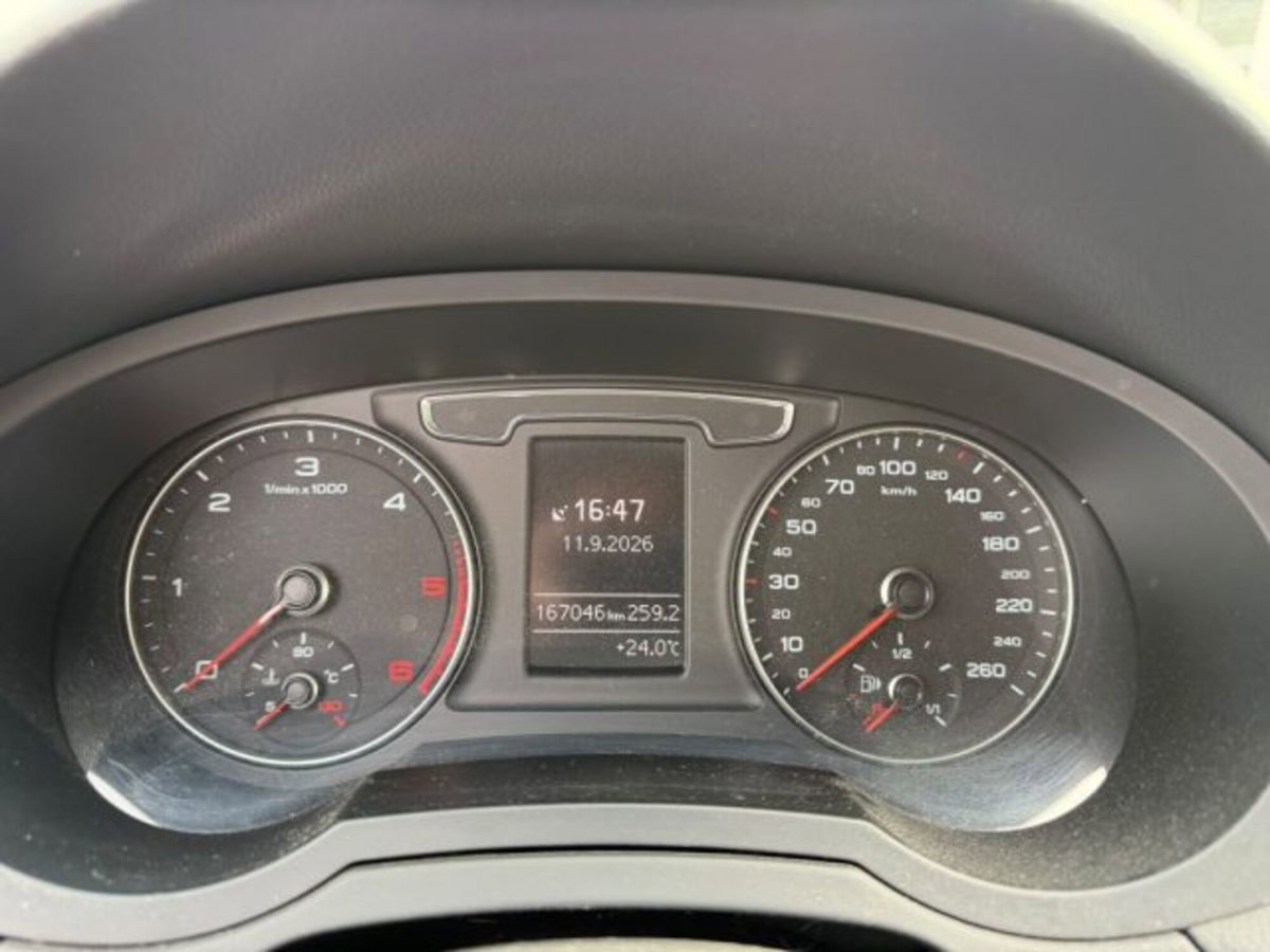 Audi Q3 2.0 TDI 120 CV Business (8)