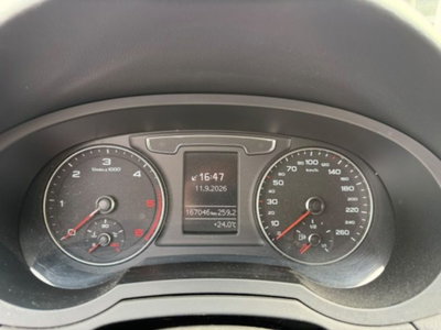 Audi Q3 2.0 TDI 120 CV Business (8)
