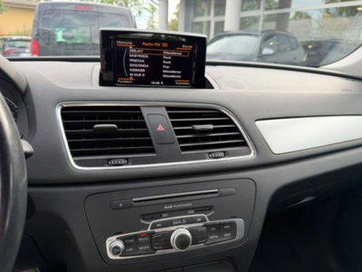 Audi Q3 2.0 TDI 120 CV Business (9)