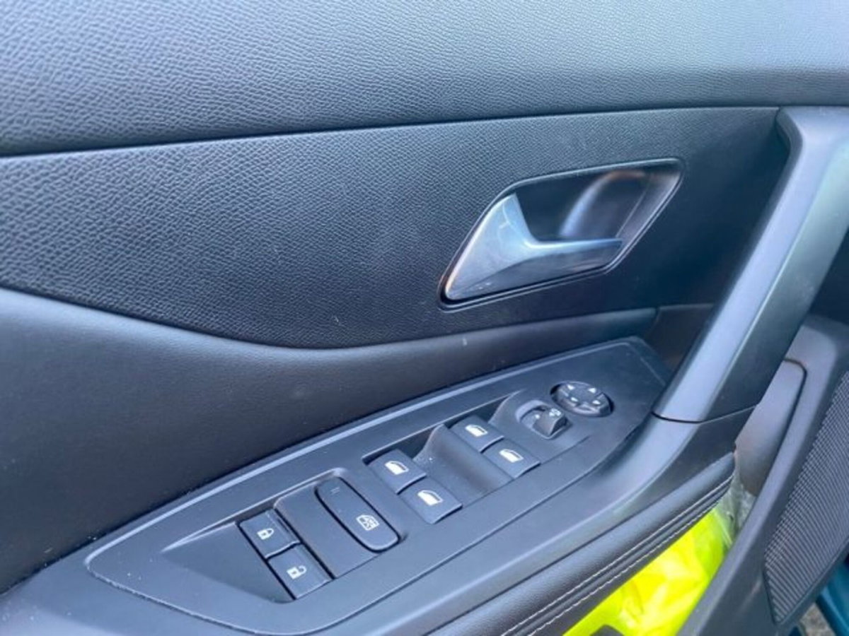 Peugeot 308 SW BlueHDi 130 S&S EAT8 Allure Pack (7)