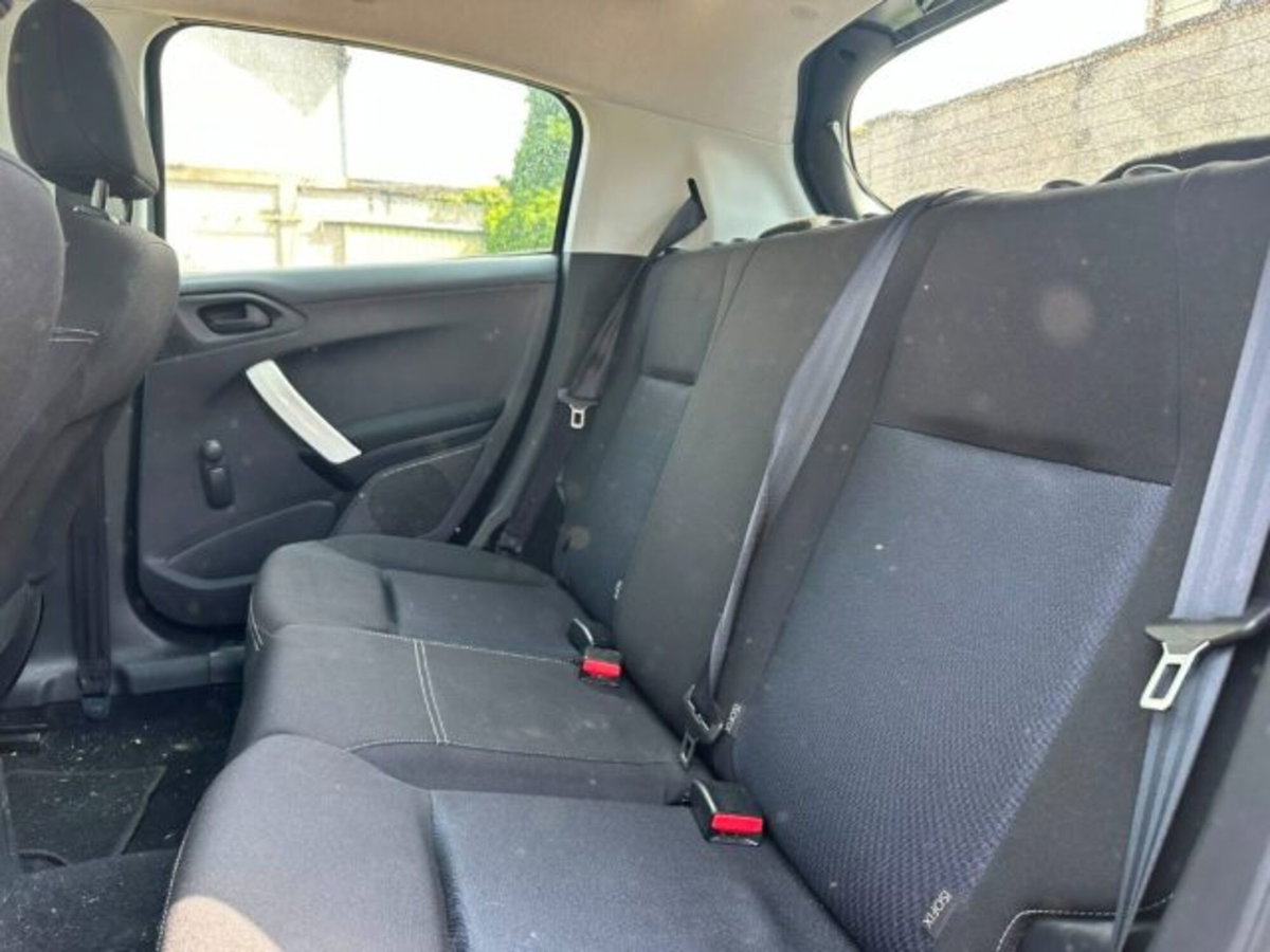 Peugeot 208 68 5 porte Active (7)