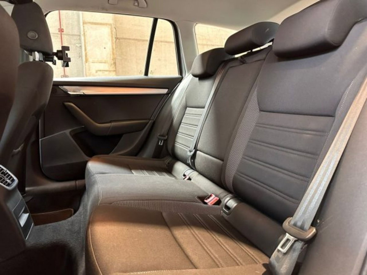 Skoda Octavia Station Wagon 1.5 G-TEC DSG Wagon Style (12)