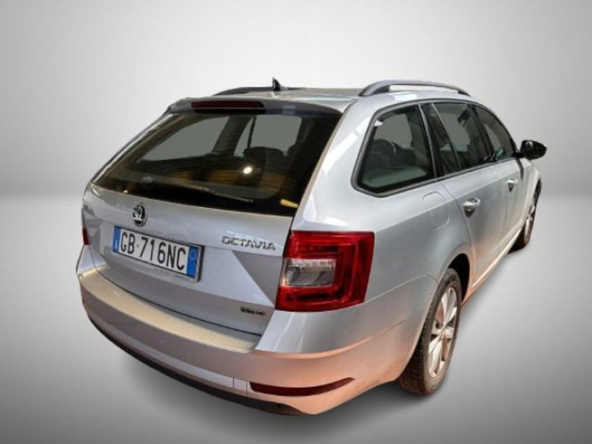 Skoda Octavia Station Wagon 1.5 G-TEC DSG Wagon Style (2)