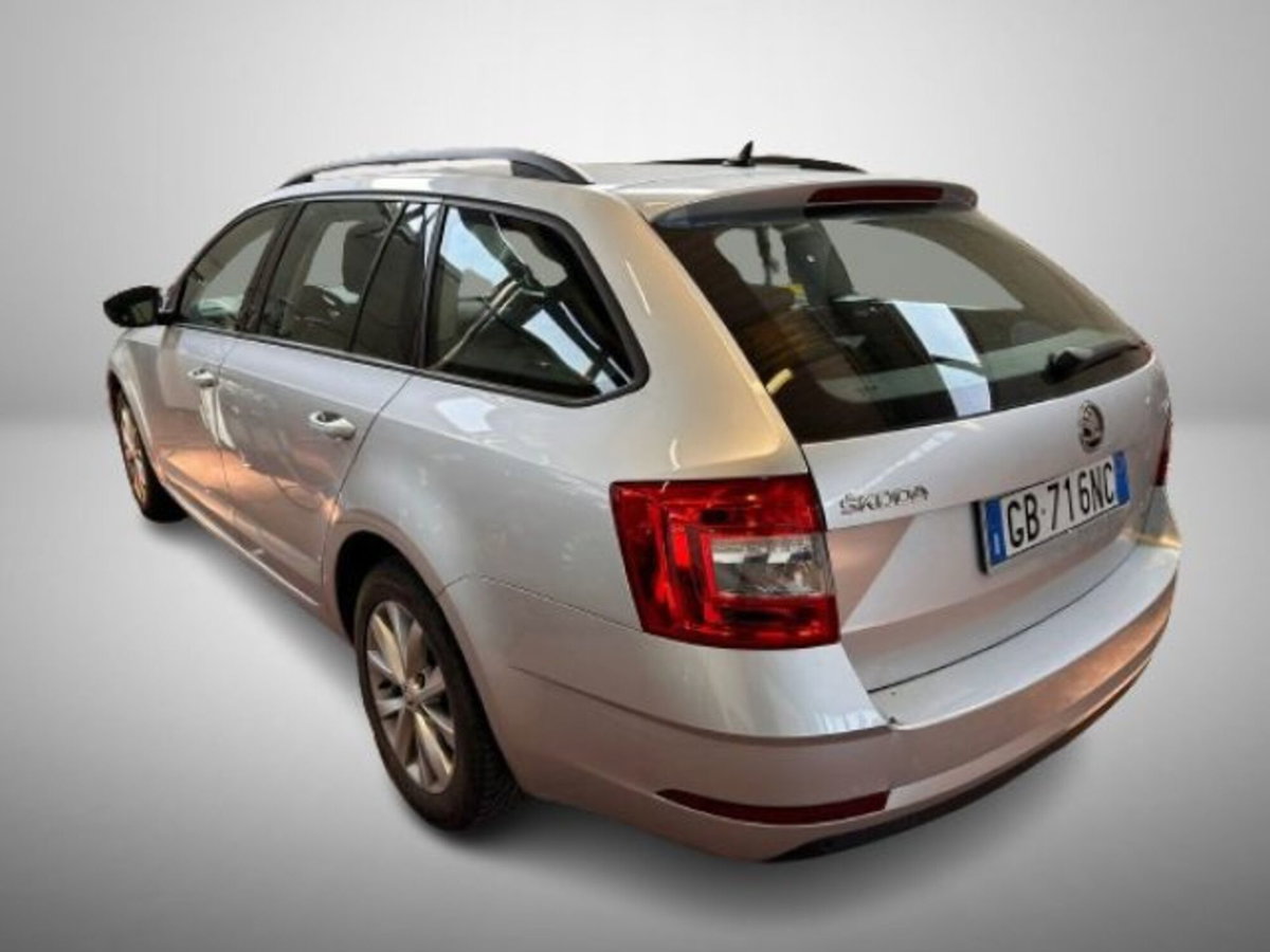 Skoda Octavia Station Wagon 1.5 G-TEC DSG Wagon Style (4)