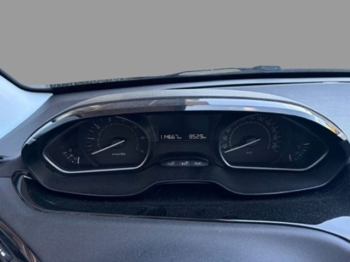 Peugeot 208 82 5 porte Access (10)