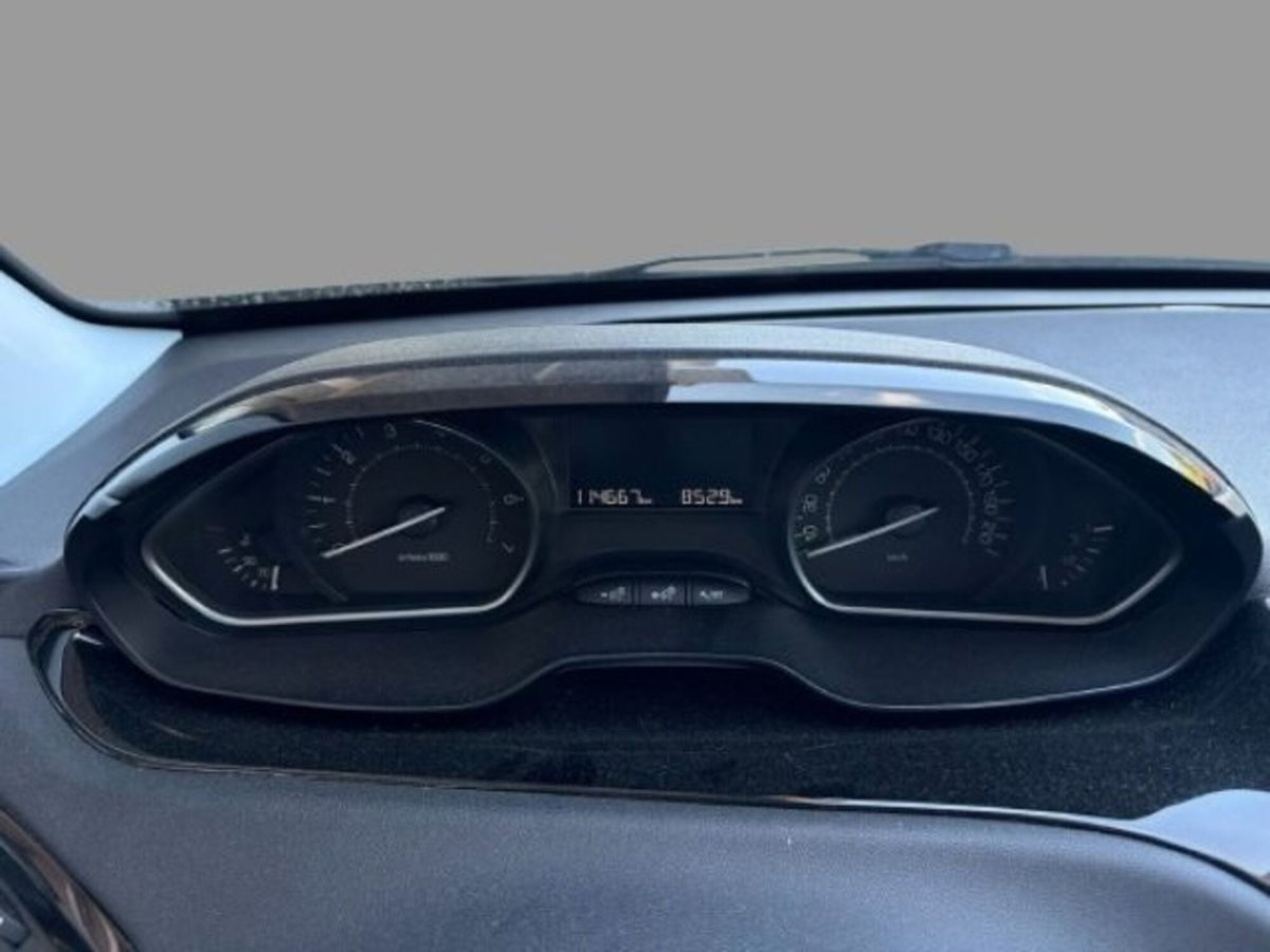 Peugeot 208 82 5 porte Access (9)