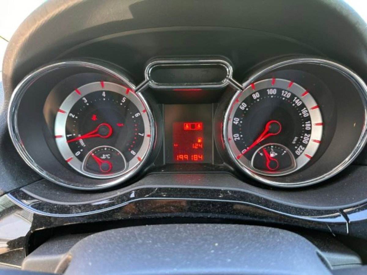 Opel Adam 1.4 87 CV Glam (6)