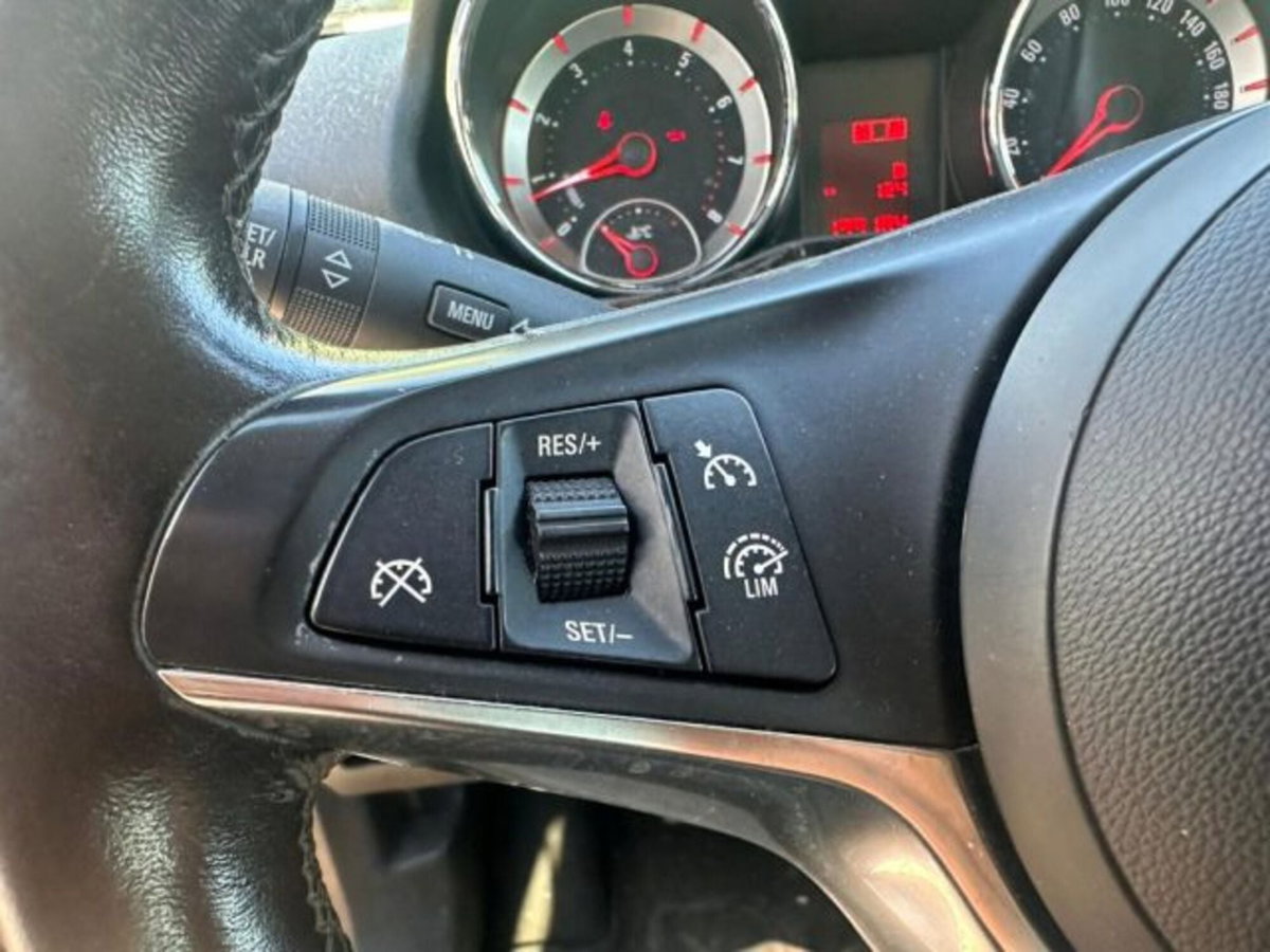 Opel Adam 1.4 87 CV Glam (9)