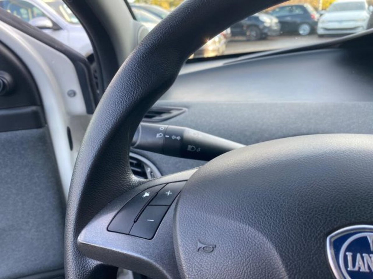 Lancia Ypsilon 1.2 69 CV 5 porte GPL Ecochic Gold (10)