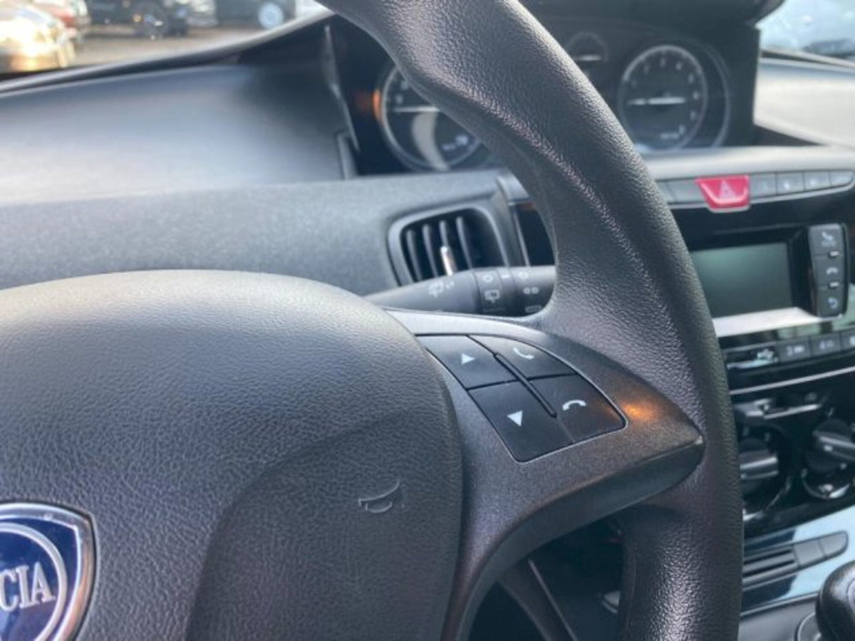 Lancia Ypsilon 1.2 69 CV 5 porte GPL Ecochic Gold (11)