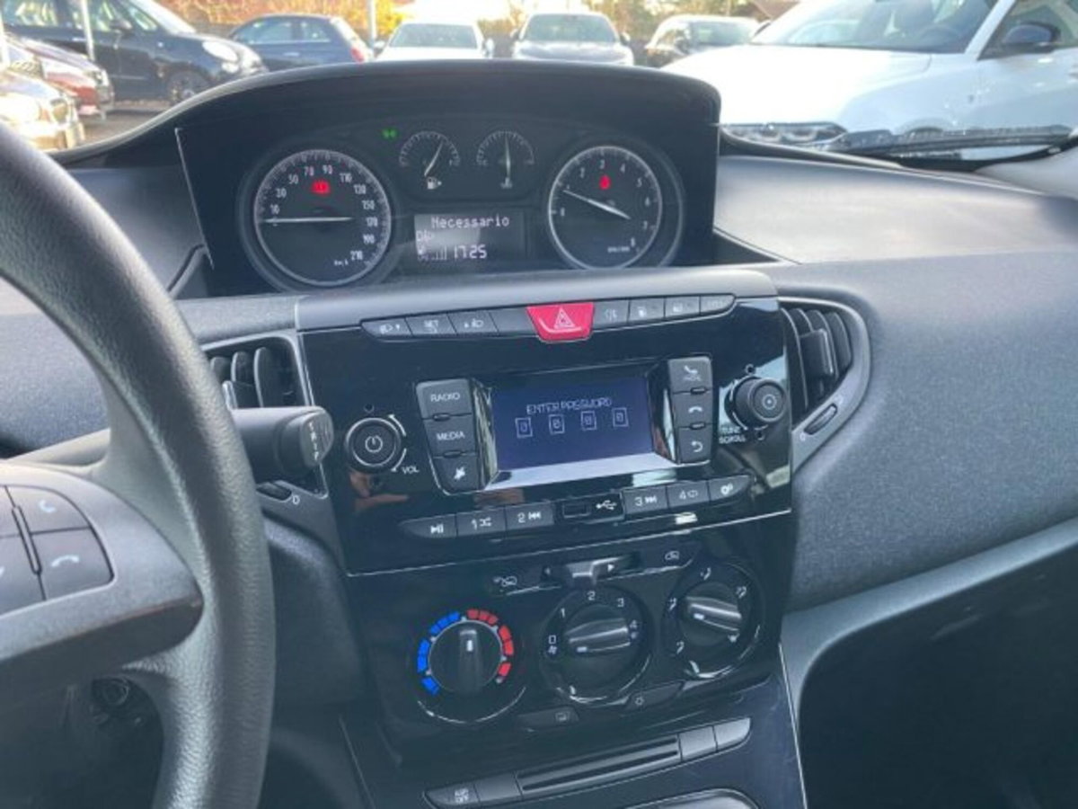 Lancia Ypsilon 1.2 69 CV 5 porte GPL Ecochic Gold (13)