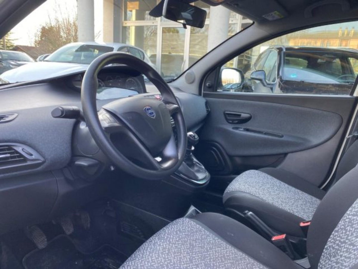 Lancia Ypsilon 1.2 69 CV 5 porte GPL Ecochic Gold (9)