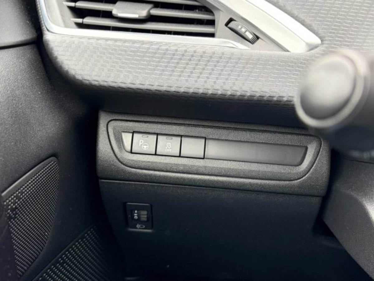 Peugeot 208 82 5 porte Allure (12)