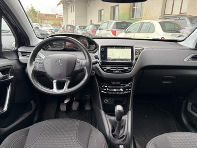 Peugeot 208 82 5 porte Allure (9)