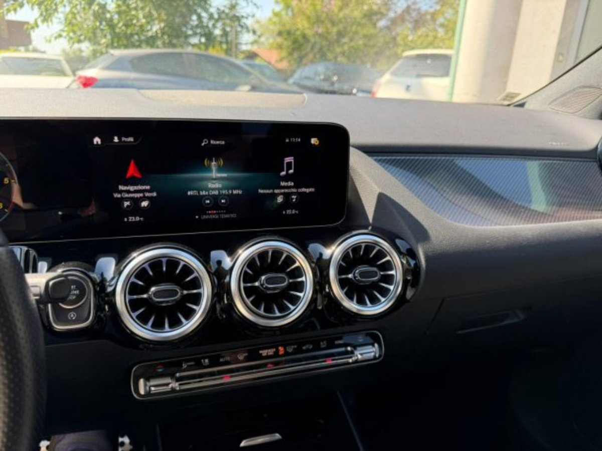 Mercedes-Benz GLA SUV 180 d Automatic Premium (16)
