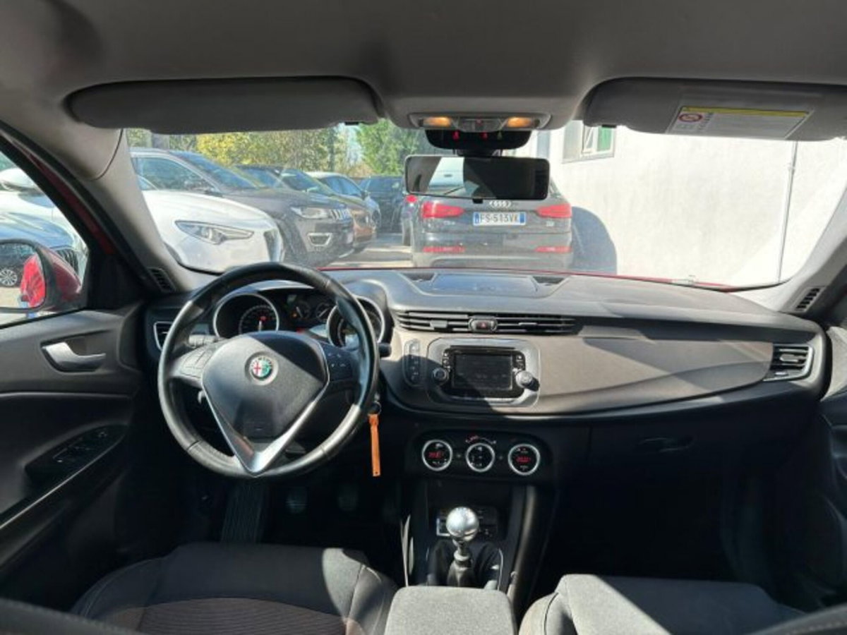 Alfa Romeo Giulietta 1.6 JTDm-2 Distinctive (10)