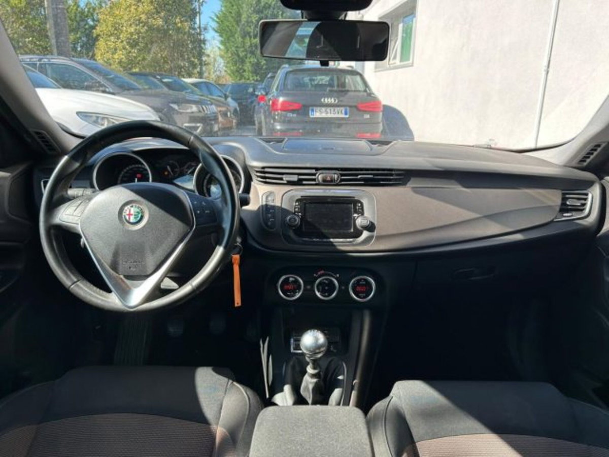 Alfa Romeo Giulietta 1.6 JTDm-2 Distinctive (12)