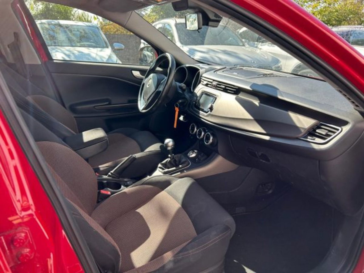 Alfa Romeo Giulietta 1.6 JTDm-2 Distinctive (16)