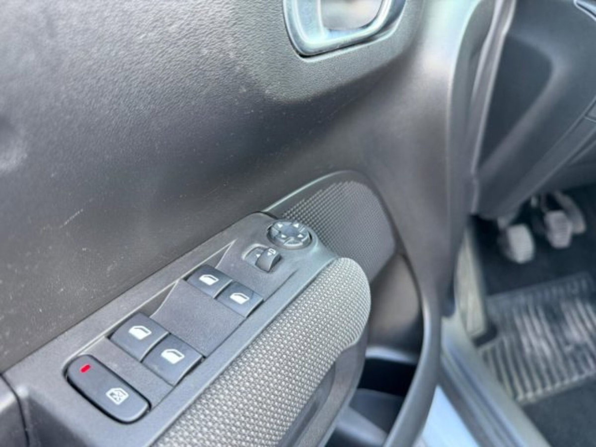 Citroen C3 Aircross BlueHDi 100 S&S Shine (6)