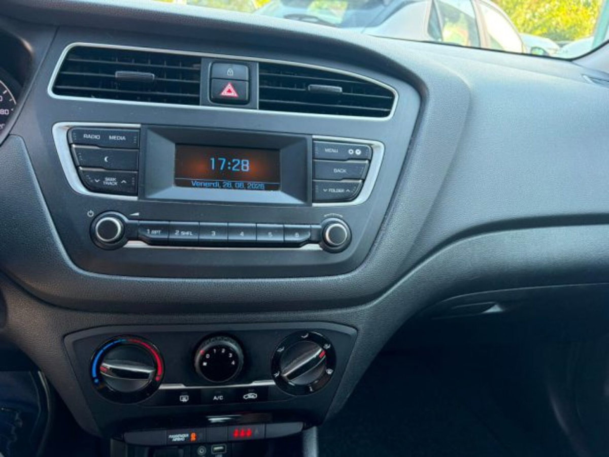 Hyundai i20 1.2 5 porte Classic (13)