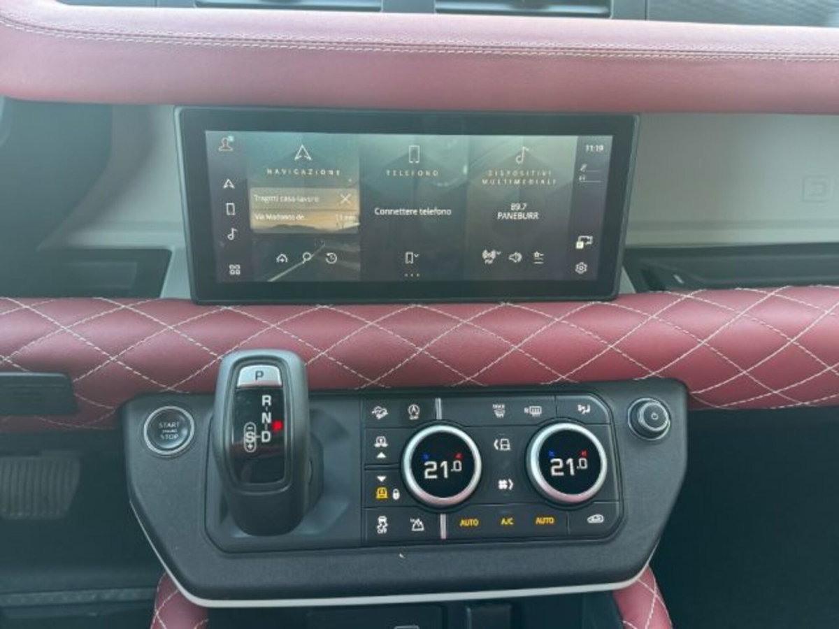 Land Rover Defender 90 3.0D I6 200 CV AWD Auto S (12)