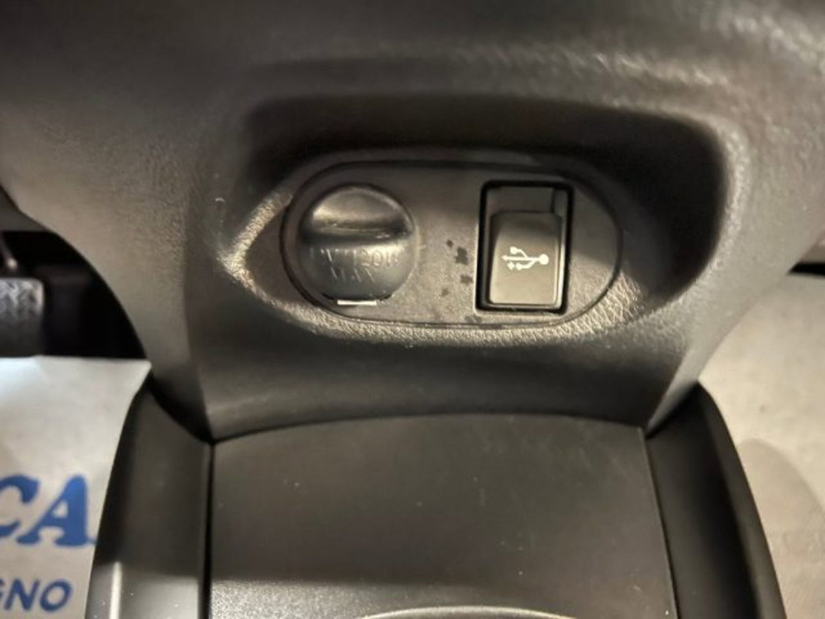 Toyota Yaris 1.0 5 porte Lounge (12)