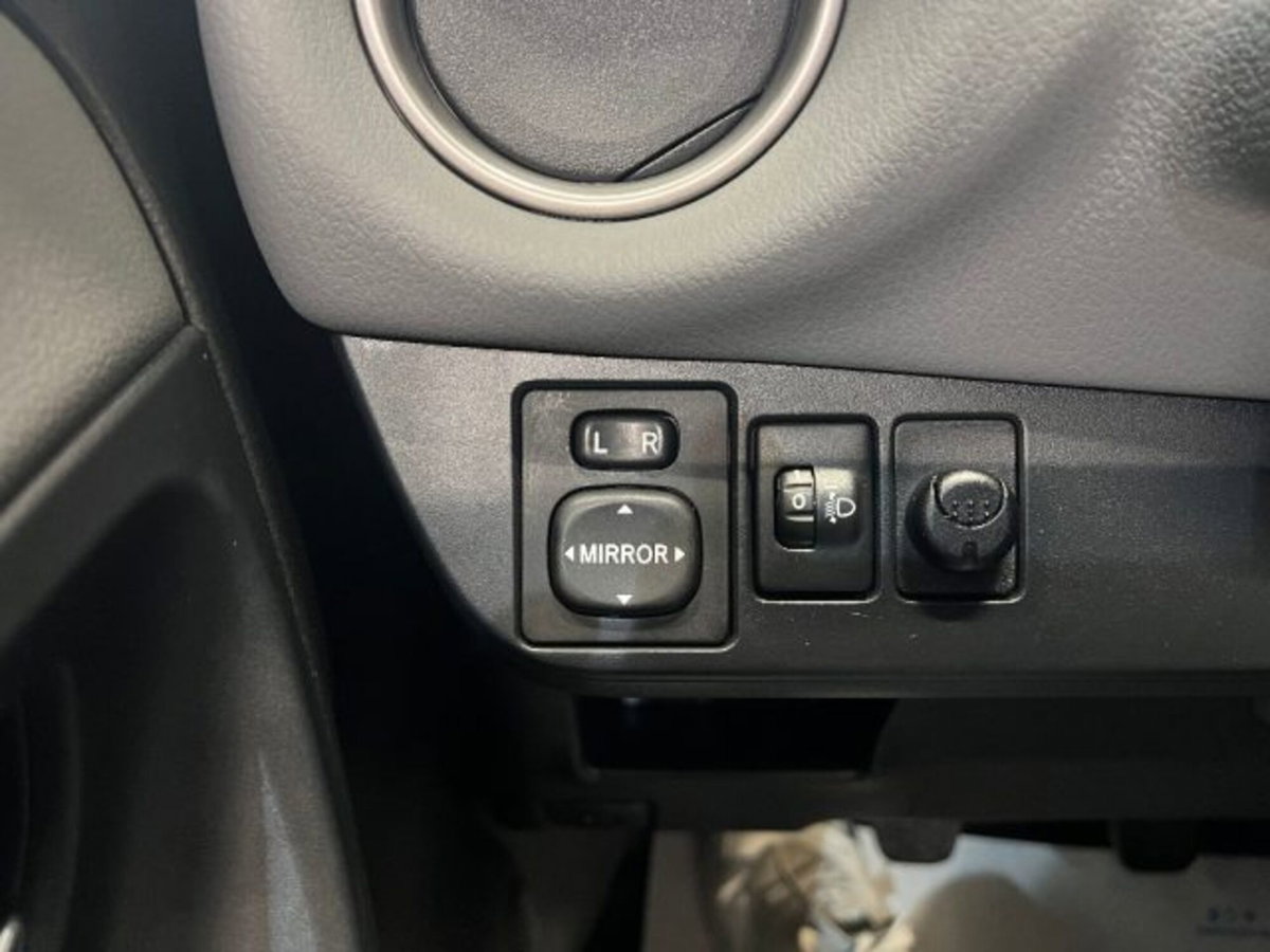 Toyota Yaris 1.0 5 porte Lounge (13)