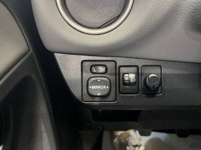 Toyota Yaris 1.0 5 porte Lounge (13)