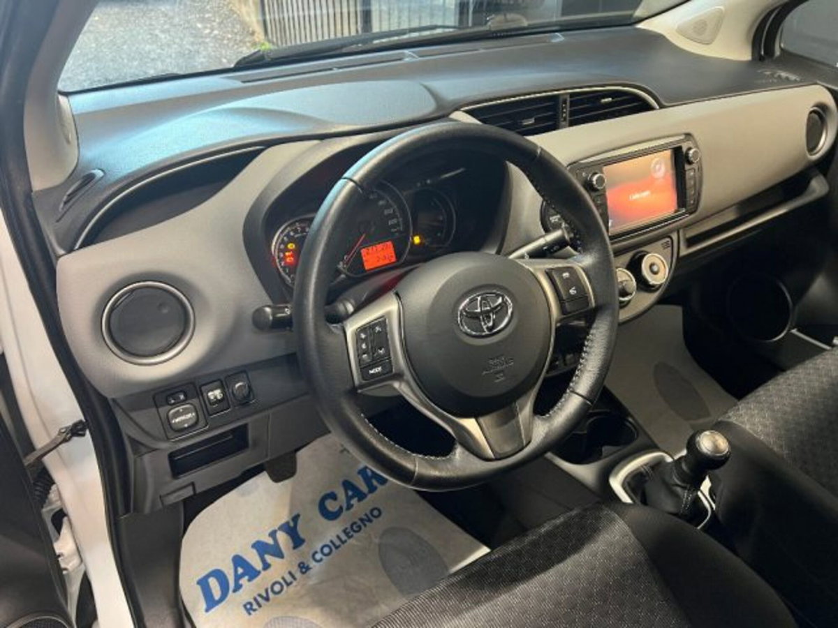 Toyota Yaris 1.0 5 porte Lounge (15)