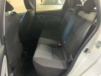 Toyota Yaris 1.0 5 porte Lounge (8)