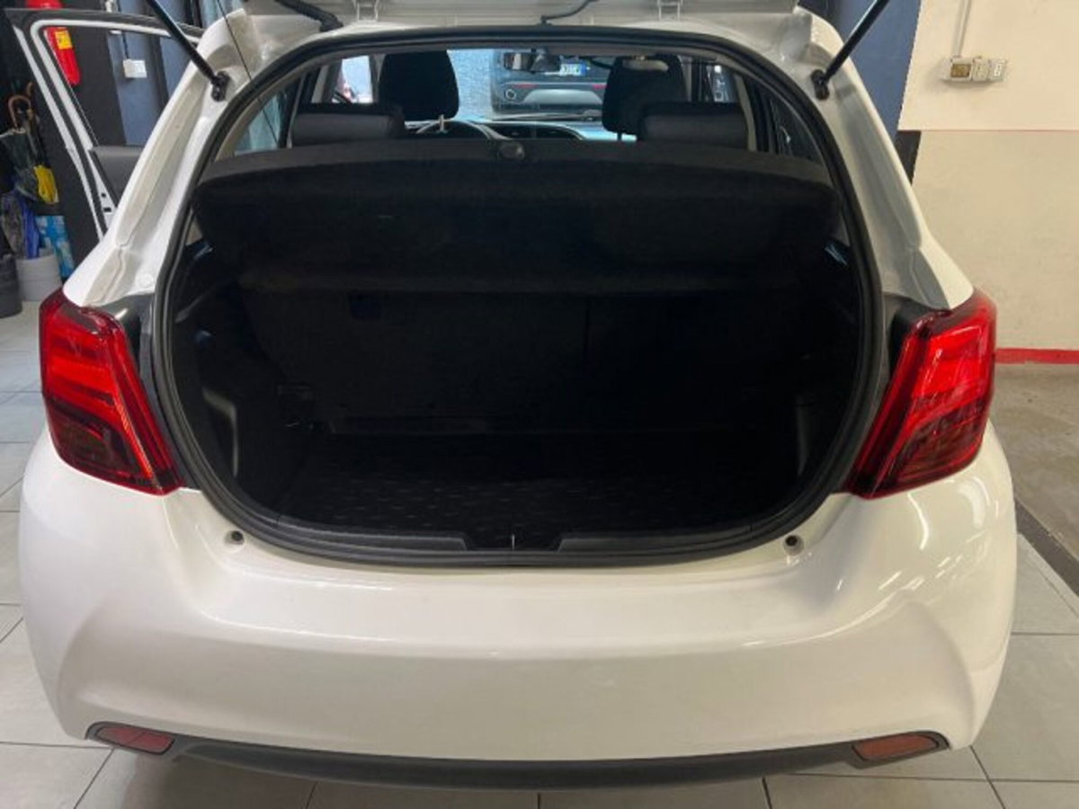 Toyota Yaris 1.0 5 porte Lounge (9)