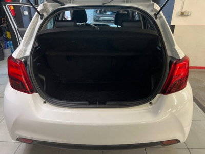 Toyota Yaris 1.0 5 porte Lounge (9)