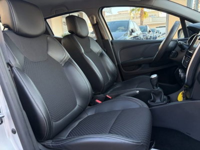 Renault Clio dCi 8V 75 CV 5 porte Moschino Life (10)