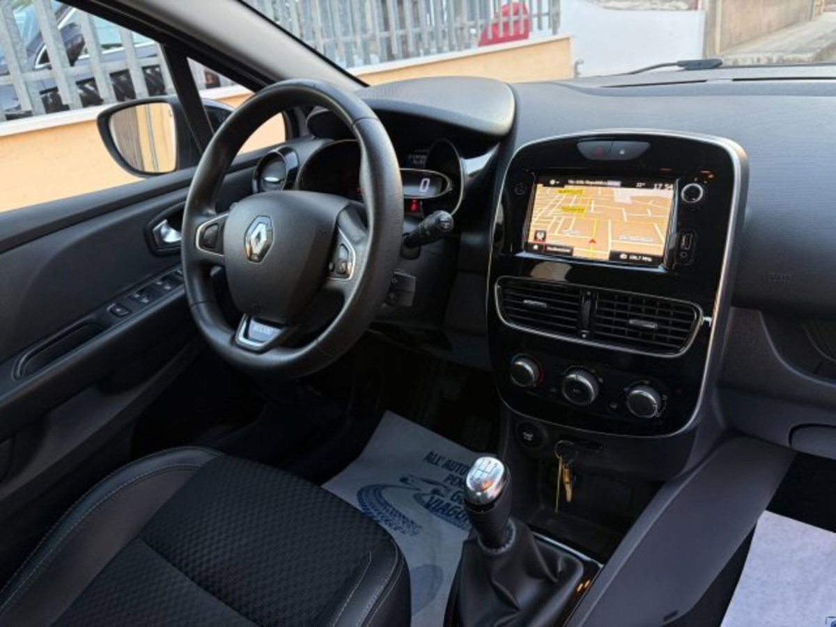 Renault Clio dCi 8V 75 CV 5 porte Moschino Life (12)