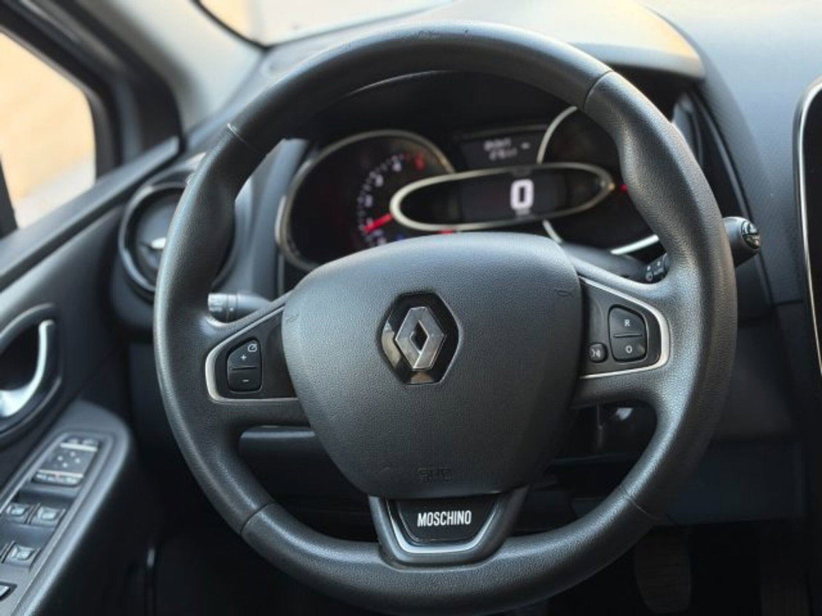 Renault Clio dCi 8V 75 CV 5 porte Moschino Life (14)