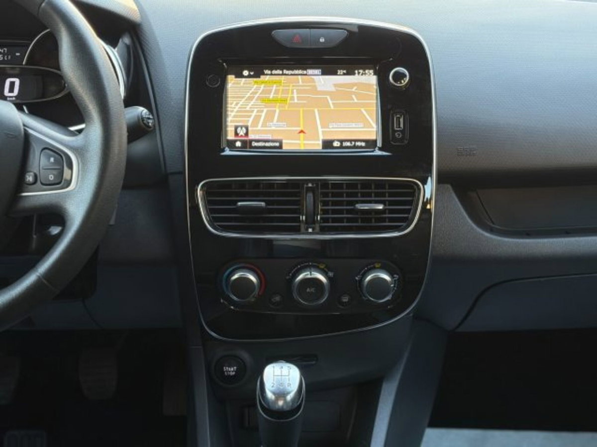 Renault Clio dCi 8V 75 CV 5 porte Moschino Life (17)