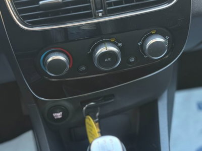 Renault Clio dCi 8V 75 CV 5 porte Moschino Life (19)